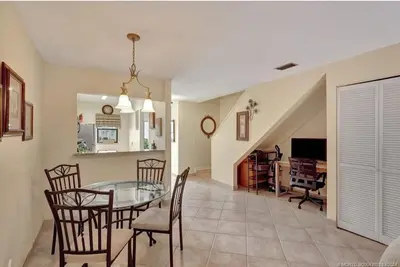 Image de furnished Townhome  Across the street from the beach! !
