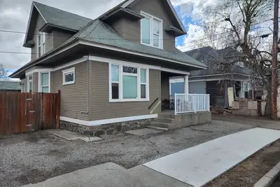 Image de Private bedroom- #3 in West-Central neighborhood, walking distance to Downtown