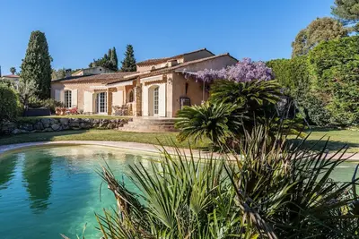 Image de Charmante maison familiale provençale avec piscine