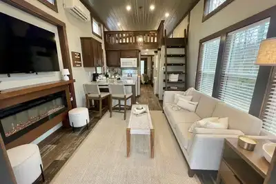 Image de Overland at The Retreat at Water's Edge