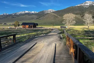 Image de The Gallatin Cabin in beautiful Paradise Valley near Yellowstone.