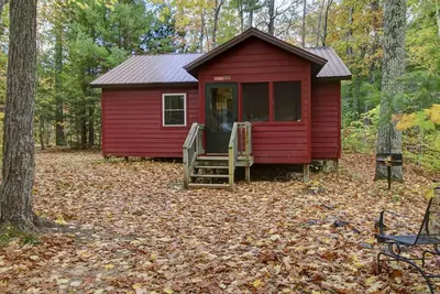 Image de Wisconsin Northwoods Lakeside Cabin w/Shared Dock. Pet Friendly Seasonal