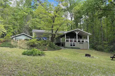 Image de Rock Ridge Base Camp @ DuPont - 6. 5 acres, sleeps 5, ride from the house
