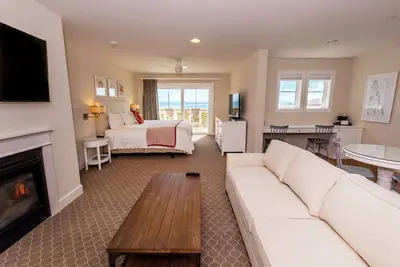 Image de Corner Oversized King | Oceanview + Private Beach