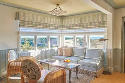 Image de Oceanview King Suite | Private Beach + Sunset