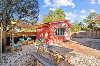 Image de Pet-friendly cottage with tiki bar 15-min walk from beach