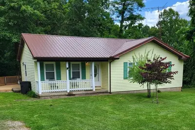 Image de Cozy Cottage near trails & lake!