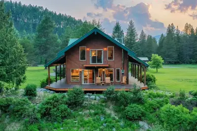 Image de Serene Cabin on the Moyie River on 21 Acres
