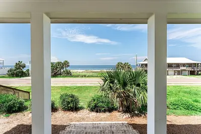 Image de The Dune Buggie is an elegant, custom built 3bd/3ba home w/gulf views from every angle!