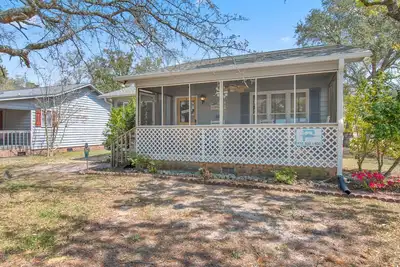 Image de \"Weaver's Inn-Let\" 2 Bedroom 1. 5 Bath Home in the Woodlands