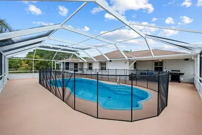 Image de 3 Bedroom Pool Home in Psl