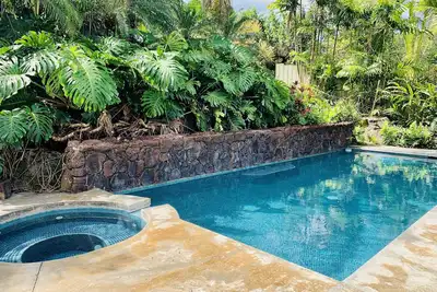 Image de Waimea Bay Tropical Retreat w/ pool & jacuzzi 2 min walk from the beach!
