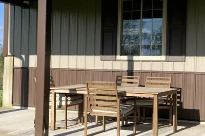 Image de Enjoy a quiet, secluded property with modern furnishings in the countryside. .