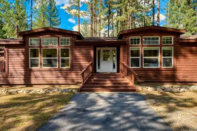 Image de Dog-friendly home on 200 acres with great deck, fishing ponds & river access