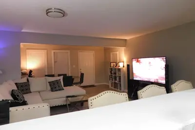 Image de Glamorous 2 bedroom. \n3 to downtown Greensboro and 7 to the Coliseum