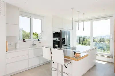 Image de Feel like at home away. Very privat Villa, with pool and gardens.