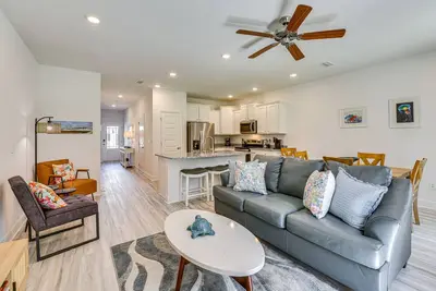 Image de Santa Rosa Beach Townhome ~ 4 Mi to Beach!