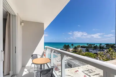 Image de Ocean Views + Resort Perks: Sunny Isles Beach Unit