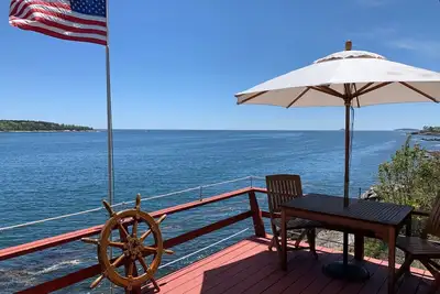 Image de Sweet cottage on the water with amazing views!