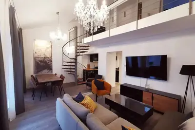 Image de Stunning Apartment in Center With a Beautiful Balcony!
