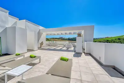Image de 3019 Stunning Penthouse with Panoramic Golf and Sea Views