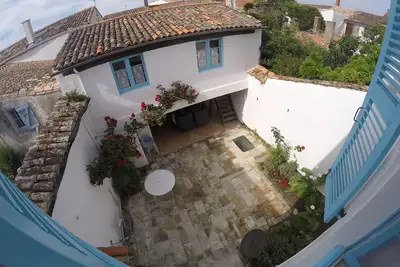 Image de Maison de charme au coeur du village à 5 mn de la plage