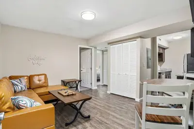 Image de 2 bed on 4th St and 15th Ave