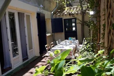 Image de Grande maison à Gruissan - 13 couchages, salle de jeux, Wi-Fi, à côté du marché et restaurants