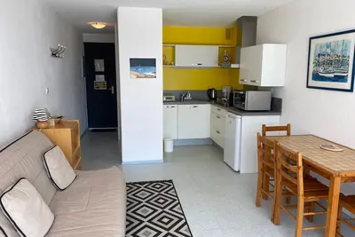 Image de Studio cosy avec piscine, parking et balcon à Gruissan