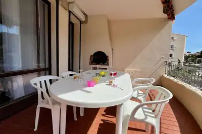 Image de Appartement Familial 3 Pièces, Terrasse et Parking, Proche Plage et Commerces - Cavalaire
