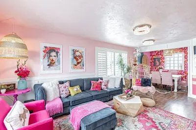 Image de Specialty Home with Event Venue! !