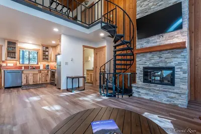 Image de Newly remodeled Condo with Scenic Forest View