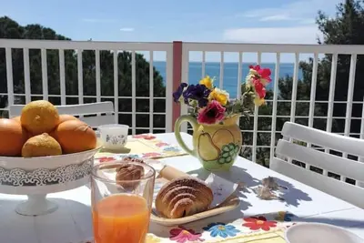 Image de {[Apartment by the Sea+Terrace]}-Dan's House
