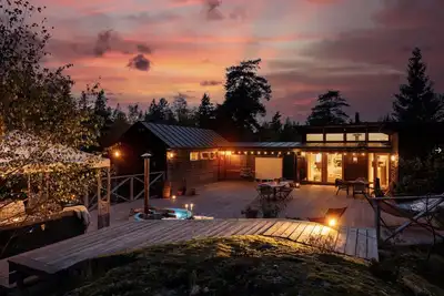 Image de Midsummer design dream in forest! Lake, hot tub, privacy & 15 mins to Stockholm