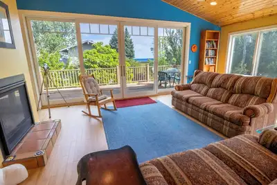 Image de Steps to the sand w/ fenced yard & lake views