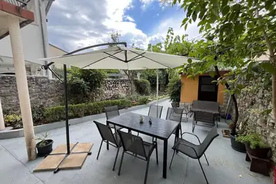 Image de Maison de vacances Jadranovo pour 1 - 4 personnes avec 2 chambres à coucher - Maison de vacances