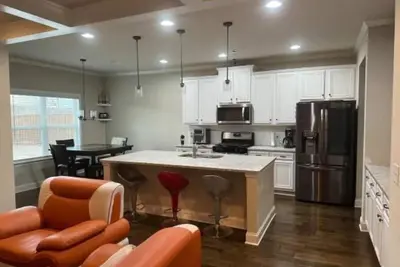 Image de Peaceful Family Retreat, Cozy Fireplace, Ping Pong, & Fenced Backyard Oasis