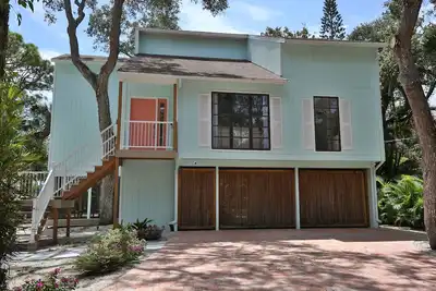 Image de Beautiful New Everything! Paradise on Siesta Key! Brand new pool home!