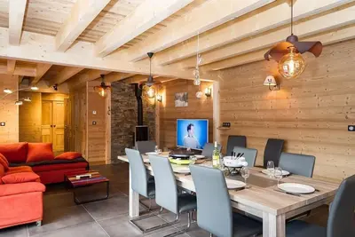 Image de Chalet, wifi, terrasse, cheminée ou poêle à bois, parking, télévision, 200m², Châtel