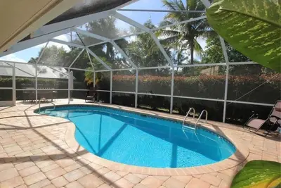 Image de Charming Family Home Available in Bonita Springs Luxury Living Near the Beach