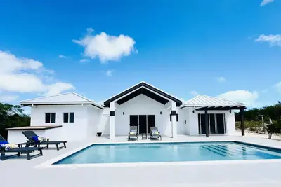 Image de Your Perfect Retreat in a Central Gated Community, Close to All Amenities!