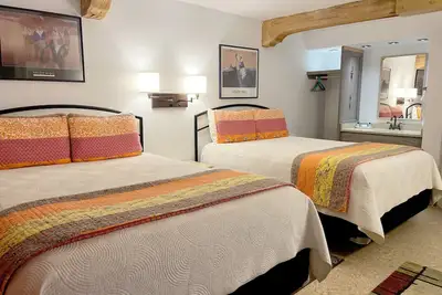 Image de Comfortable Condo Close to the Fun