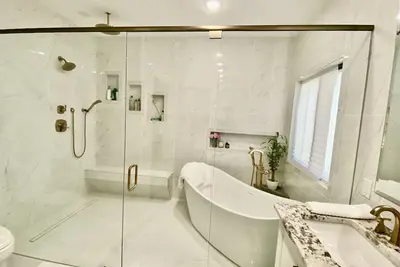 Image de New Luxury home 5 min to Louisville convenient to Churchill Downs with hot tub