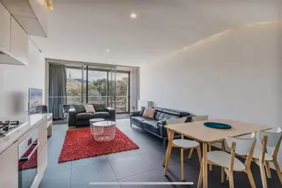 Image de Apartment nestled between Lake Burley Griffin, city and Anu