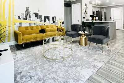 Image de The Gemstone Newly Renovated, Stylish, Spacious 2 Bedroom, 3 Beds, 1 Bathroom