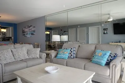 Image de Pelican Beach 1612 (2-Bedroom Condo)