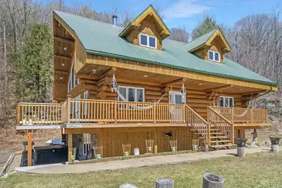 Casa Madera - 11 Acres/Spa/Close to Lac McGregor