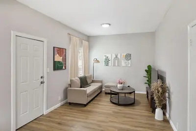 Image de Spacious & Charming Home, 7 mintes from Forest Park in St. Louis