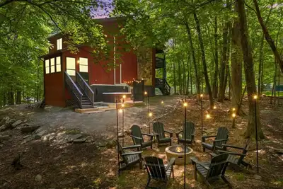 Image de Poconos Retreat w/ Hot Tub & Game Room
