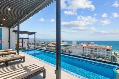 Image de New Horizonte Condos! Top Flr 1\/2 blk to Beach!